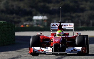 Massa, a los mandos de su F10 en Valencia