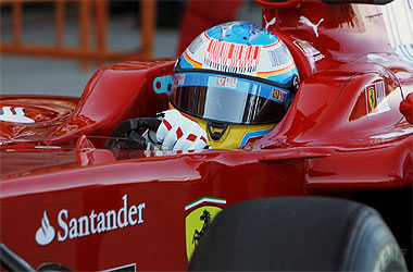 Alonso a los mandos de su Ferrari
