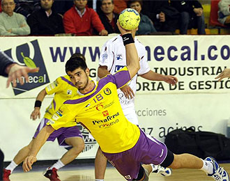 El Balonmano Valladolid sud para superar al Torrevieja.