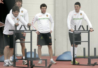 Silva, Mata y Villa realizan un ejercicio.