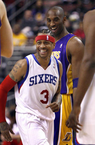 Póster de estrella de baloncesto de Allen Iverson Dribble & Kobe Bryant impresión decorativa para regalo tamaño 28 x 43 cm