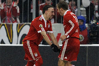 Ribery y Lahm celebran un gol del francs con el Bayern