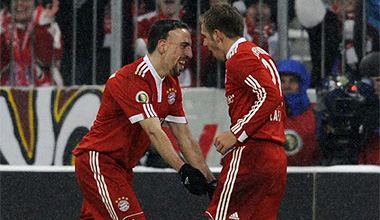 Ribery y Lahm celebran un gol del francs con el Bayern