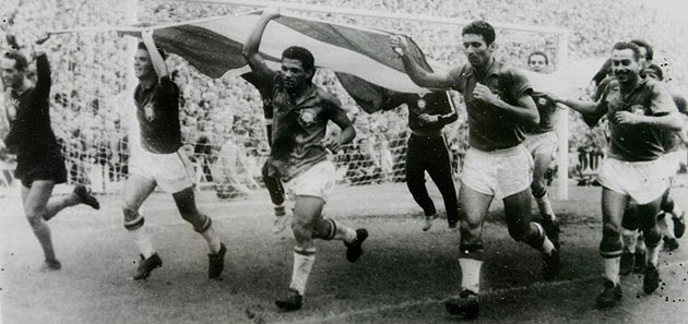 Brasil, con su histrica camiseta azul, celebrando su triunfo en el Mundial de 1958