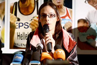 Tia Hellebaut anuncia su regreso a la competicin en una rueda de prensa.