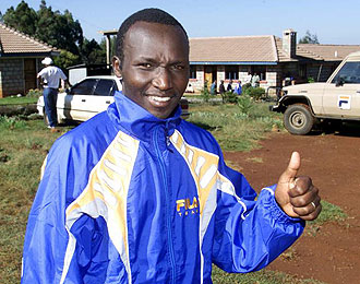 Moses Tanui posando para MARCA en 2001