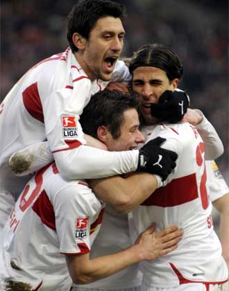 Los jugadores del Stuttgart celebran un gol.