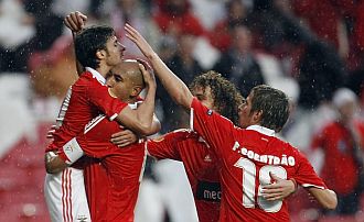 Pablo Aimar marc uno de los goles del Benfica.