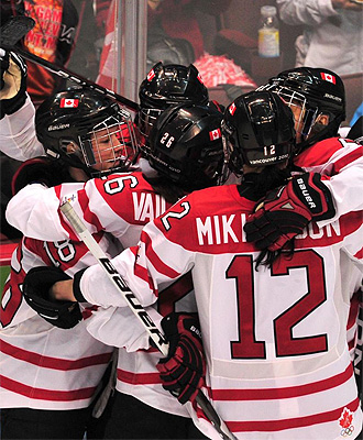 El equipo canadiense celebra su pase a la final.