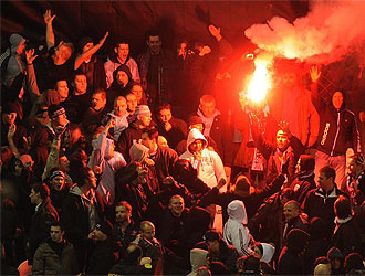 Los aficionados del Anderlecht en San Mams.