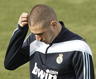 Benzema, pensativo en el entrenamiento del Madrid