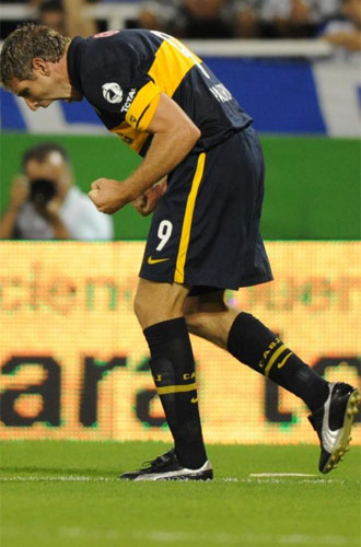 Palermo celebra su histrico gol.