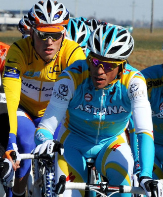 Alberto Contador junto al lder, Lars Boom.