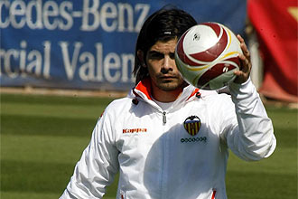 Ever Banega, durante un entrenamiento del Valencia