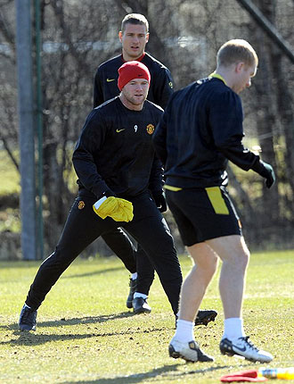 Rooney y Scholes, en un entrenamiento previo.