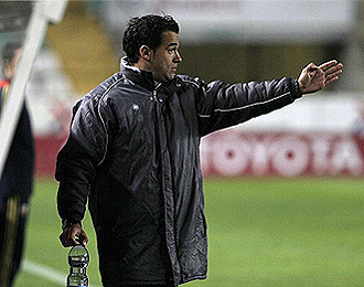 Lus Garca dirige durante un partido.