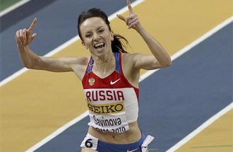 Mariya Savinova con gesto de victoria tras ganar el oro