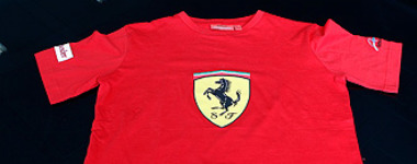 Luce la camiseta de Ferrari con MARCA