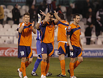 Los jugadores del Girona celebran la victoria contra el Castelln.