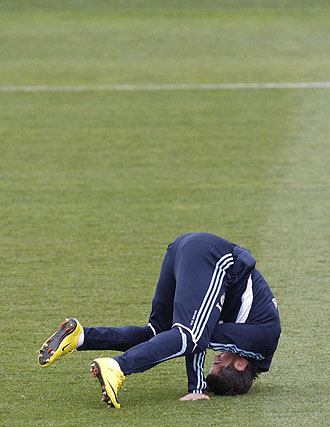 Cristiano Ronaldo da un voltereta durante el ltimo entrenamiento en Valdebebas.