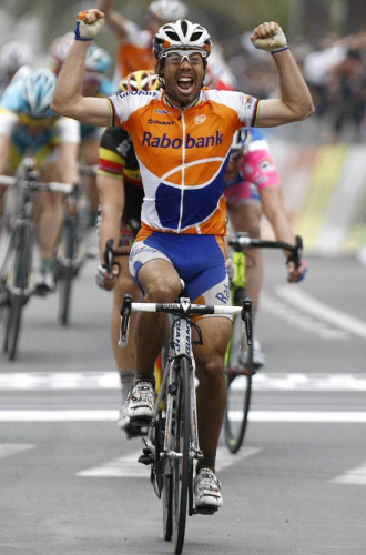 scar Freire celebrando su victoria en San Remo.
