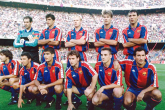 El 'Dream Team' posa en el Nou Camp antes del partido contra el Real Madrid en la temporada 92/93.