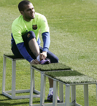 Dani Alves, durante un entrenamiento del Barcelona.