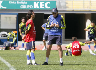 Kresic da instrucciones a Diego Len durante un entrenamiento de Las Palmas