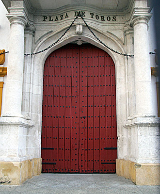 La mtica Puerta del Prncipe de la Real Maestranza de Sevilla