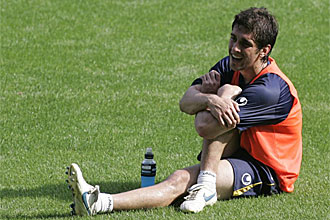Juan Forln descansa durante una sesin preparatoria del Espanyol
