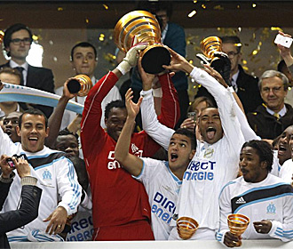 Los jugadores del Olympique de Marsella celebran la victoria.
