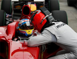 Schumacher habl con Alonso nada ms bajarse del coche