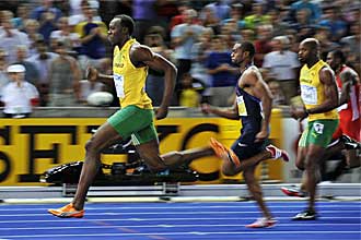 Bolt, Gay y Powell en la final de los 100 metros del Mundial de Berln.