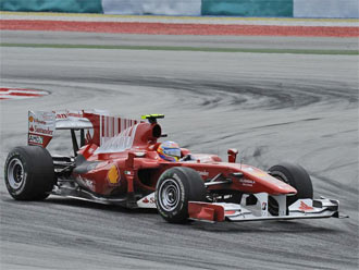 Alonso durante la carrera en Malasia