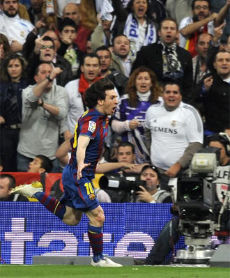Messi celebra su gol en el Santiago Bernabe