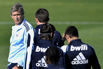 Pellegrini dirige el entrenamiento del Real Madrid