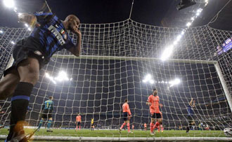 Maicon celebra el segundo gol del Inter ante el Barcelona