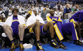 El banquillo de los Lakers, desolado en medio de la fiesta de Oklahoma