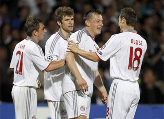 Los jugadores del Bayern celebran uno de los tantos de Olic.