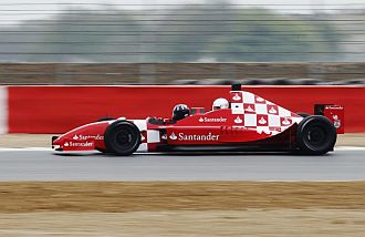 El Duque de York y Damon Hill rodaron en el nuevo circuito británico