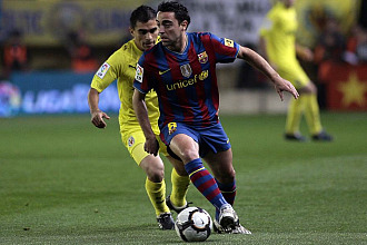Xavi, jugando contra el Villarreal