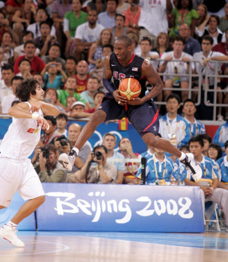 Kobe Bryant ante Ricky Rubio en los Juegos de Pekn