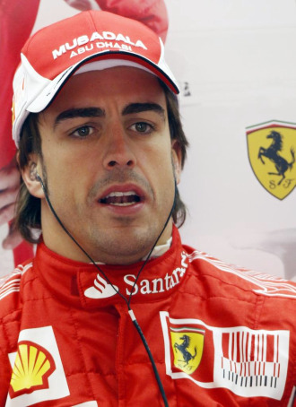 Fernando Alonso, en el box de Ferrari en Montmel