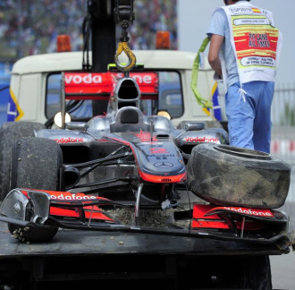 As qued el monoplaza de Lewis Hamilton tras el accidente en Montmel