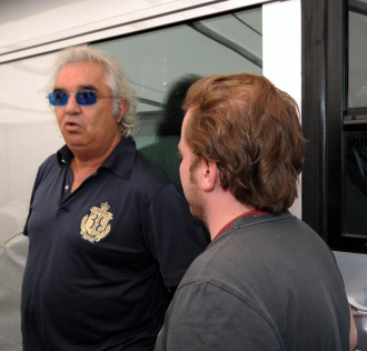 Flavio Briatore, con el redactor del diario MARCA
