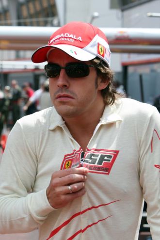 Fernando Alonso, en el paddock de Montecarlo