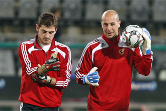 Casillas y Reina durante un entrenamiento de la seleccin.