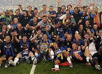 Los jugadores del Inter celebran el ttulo.