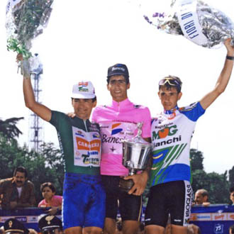 Indurin en lo ms alto del pdium del Giro de Italia de 1992