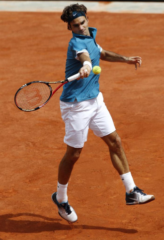 Roger Federer durante su partido ante Alejandro Falla en Pars.